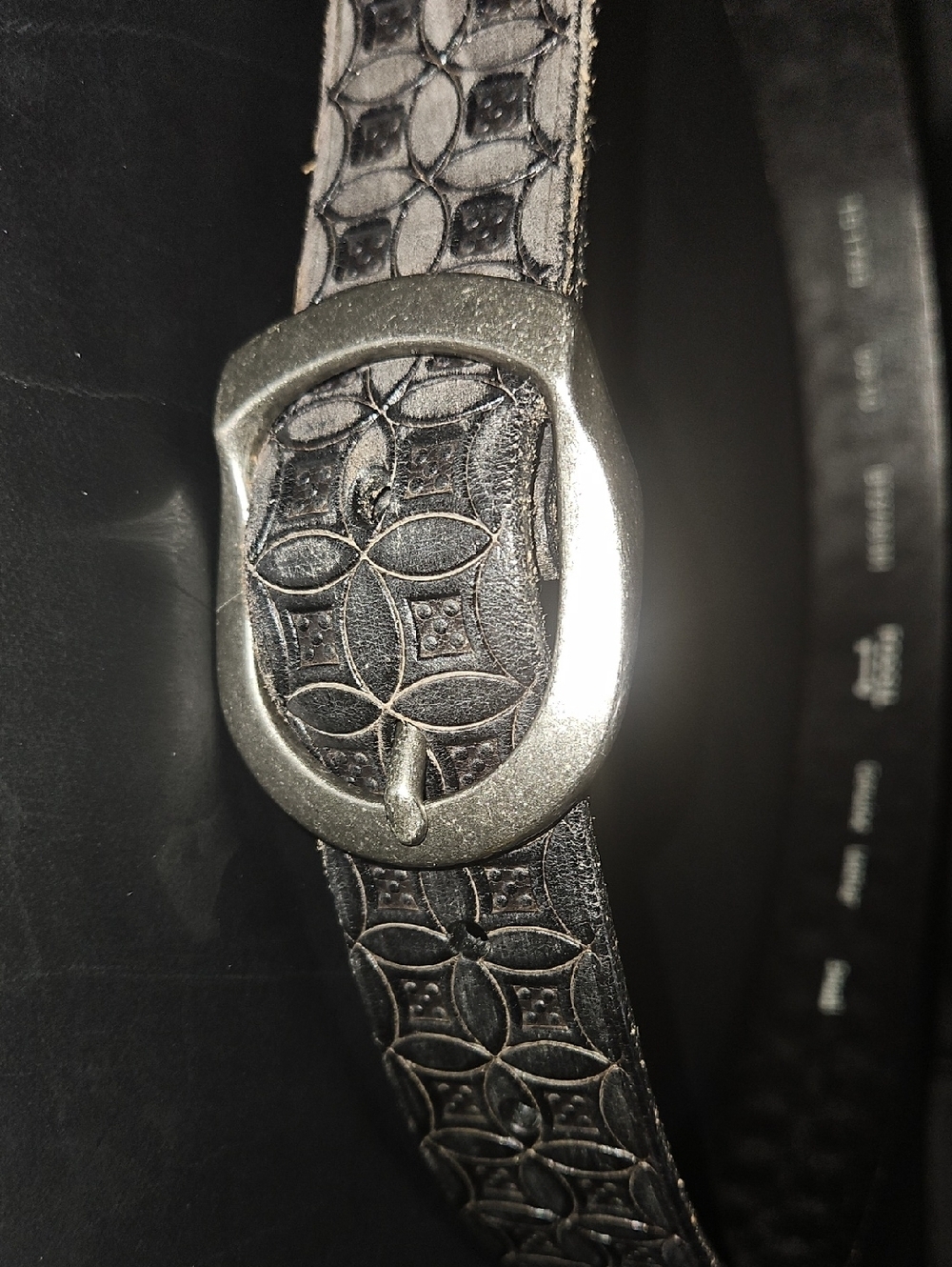 Fossil Black Leather Belt with Decorative Buckle Size Small (measures 31) - Picture 2 of 8